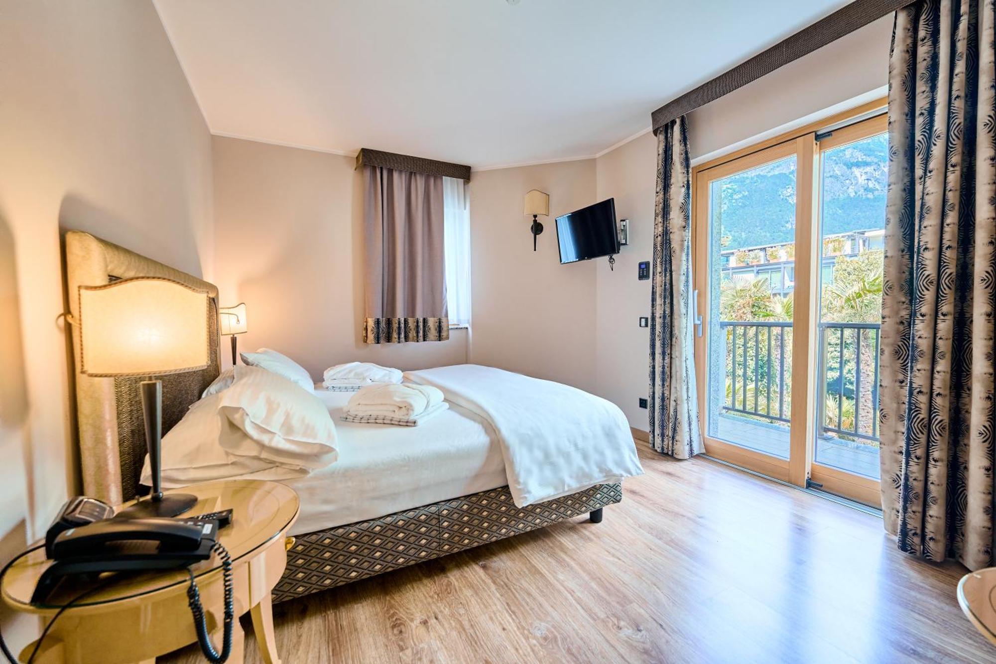 ריבה דל גארדה Parc Hotel Flora S מראה חיצוני תמונה