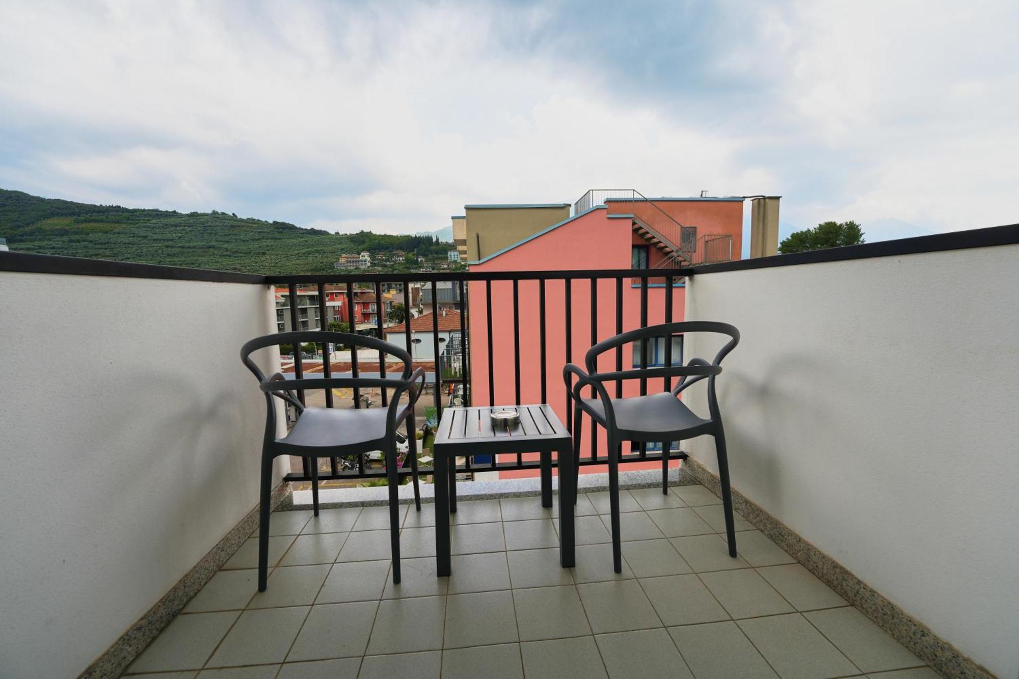 ריבה דל גארדה Parc Hotel Flora S מראה חיצוני תמונה